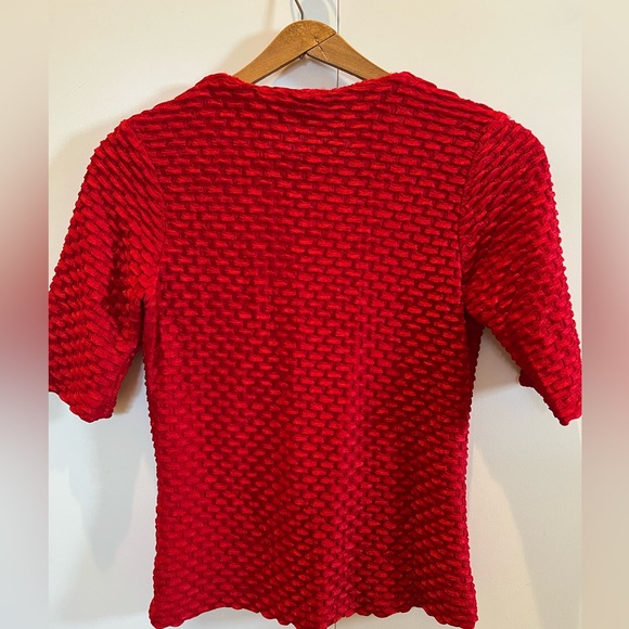 Betsey Johnson textured short sleeve blouse - Picture 4 of 4